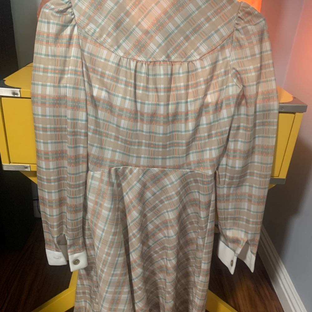 1950s long sleeve button up plaid dress - Picture 4 of 7